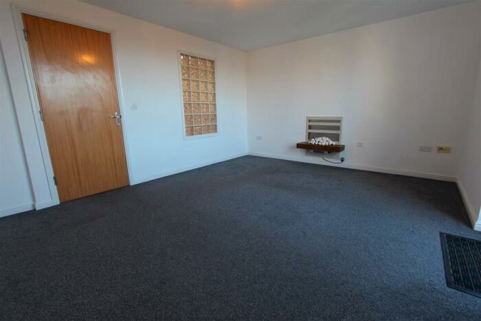 2 Bedroom Flat To Rent In , Bittern Court Dunfermline, KY11