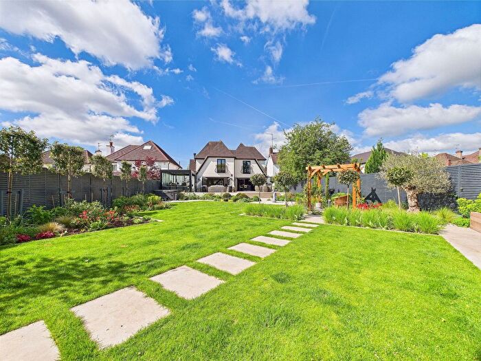 5 Bedroom Detached House For Sale In Cassiobury Drive, Watford, WD17