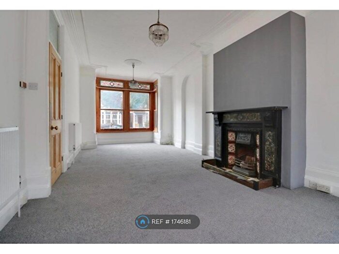 4 Bedroom Semi-Detached House To Rent In Boscombe Road, Southend-On-Sea, SS2