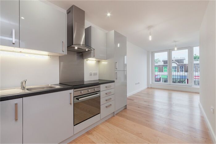 1 Bedroom Flat To Rent In Victoria Road, Gidea Park, Romford, RM1