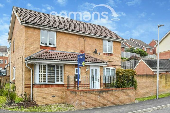 3 Bedroom Detached House To Rent In Hopper Vale, RG12
