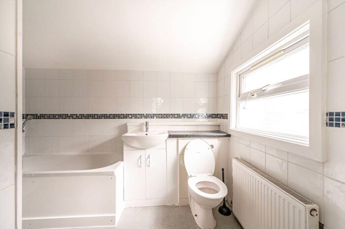 3 Bedroom End Terrace House For Sale In Springfield Road, Walthamstow, London, E17