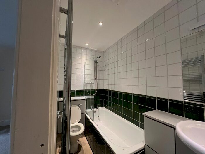 Bungalow To Rent In Riverside Lodge, Riverside Lodges, Station Road