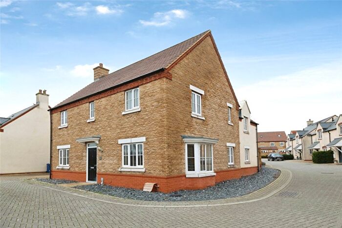 4 Bedroom Detached House For Sale In Hereford Close, Bicester, Oxfordshire, OX26