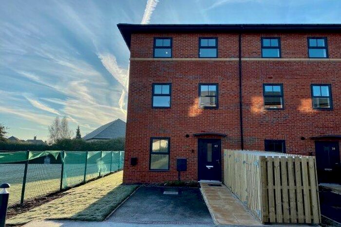 2 Bedroom End Of Terrace House To Rent In Hablethrope Road, Nottingham, NG8