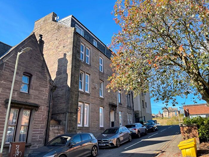 2 Bedroom Flat To Rent In Powrie Place, Dundee, Angus, DD1
