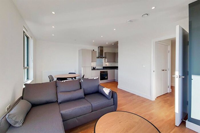 2 Bedroom Apartment To Rent In Green Street, London, NW10