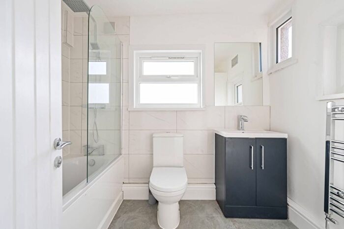 1 Bedroom Flat To Rent In Wood Street, Walthamstow, London, E17