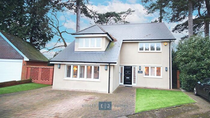 5 Bedroom Detached House For Sale In The Summit, Loughton, IG10