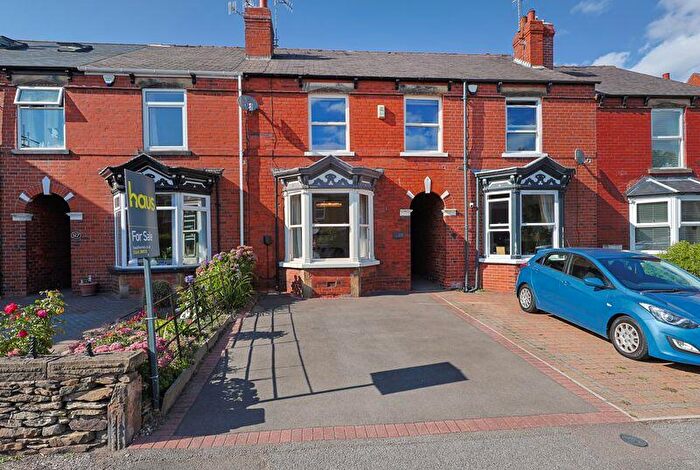 3 Bedroom Terraced House For Sale In Chatsworth Road, Chesterfield, S40