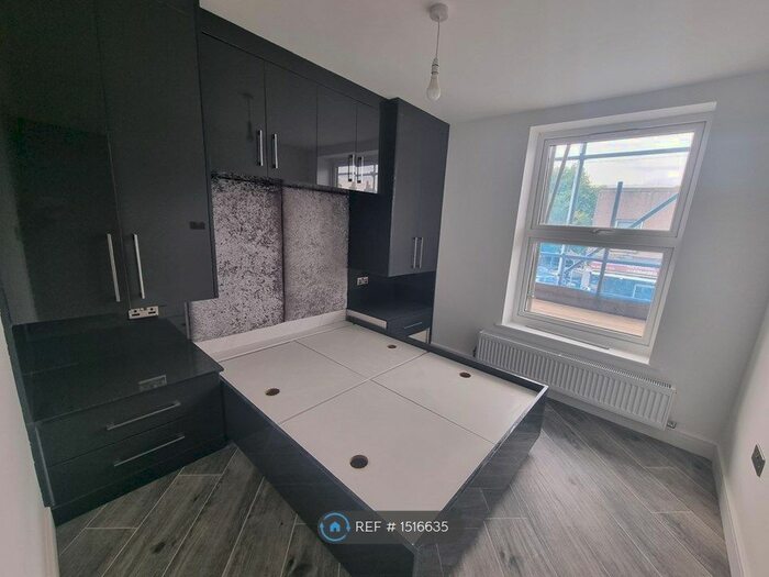 2 Bedroom Flat To Rent In High Road Leytonstone, London, E11