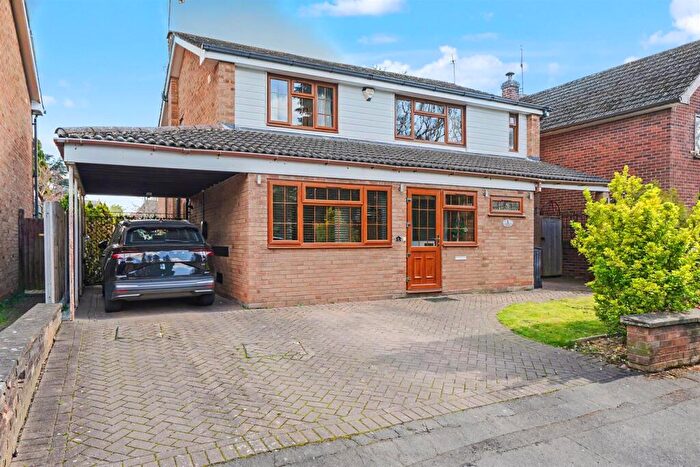 4 Bedroom Detached House For Sale In Oak Tree Close, Leamington Spa, CV32