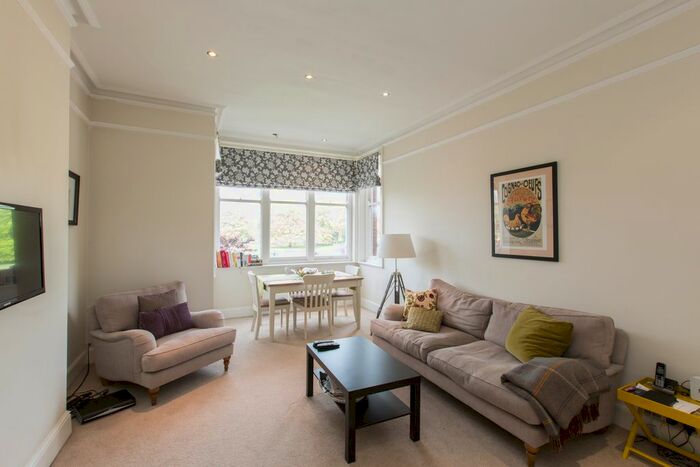 2 Bedroom Flat To Rent In Clapham Common South Side, Clapham, SW4