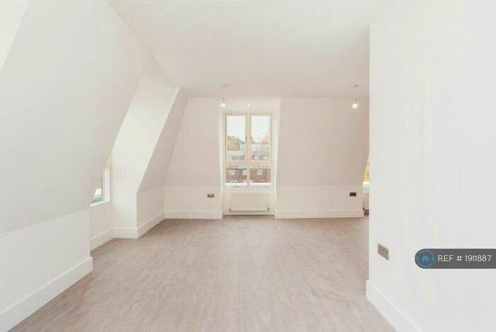 2 Bedroom Penthouse To Rent In Wells Park Road, London, SE26