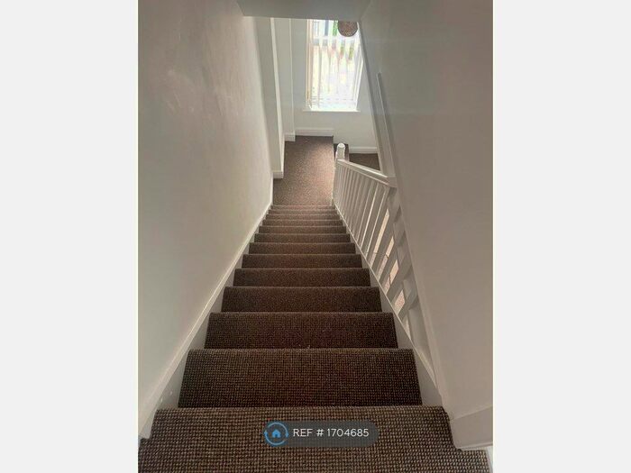 2 Bedroom Maisonette To Rent In Highfield South, Birkenhead, CH42