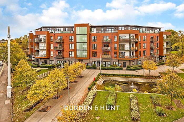 2 Bedroom Flat For Sale In Gubbins Lane, Harold Wood, RM3