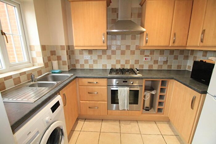2 Bedroom Flat To Rent In Loxley Close, Hucknall, NG15