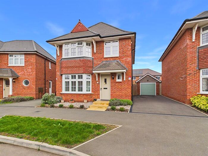 3 Bedroom Detached House For Sale In Heron Drive, Meon Vale, Stratford-Upon-Avon, CV37