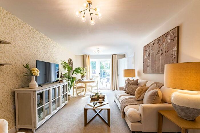 1 Bedroom Apartment For Sale In Alcester Road, Stratford-upon-Avon, CV37