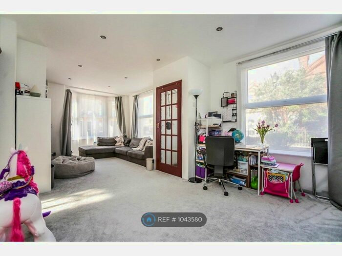 2 Bedroom Terraced House To Rent In West Street, Gillingham ME7