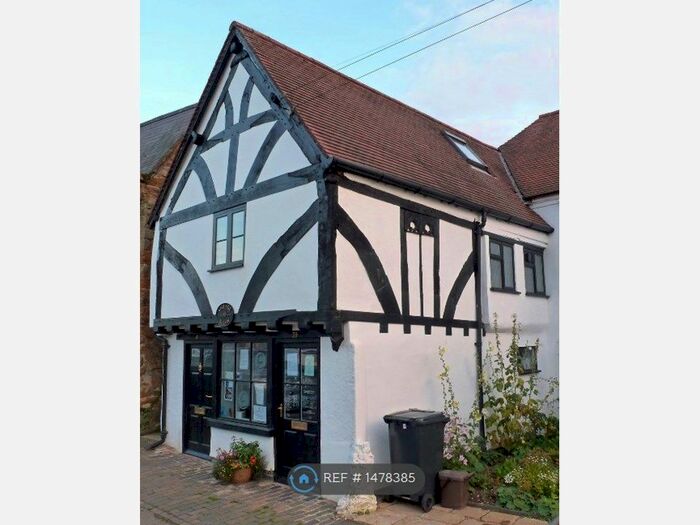 2 Bedroom Flat To Rent In High Street, Braunston, NN11