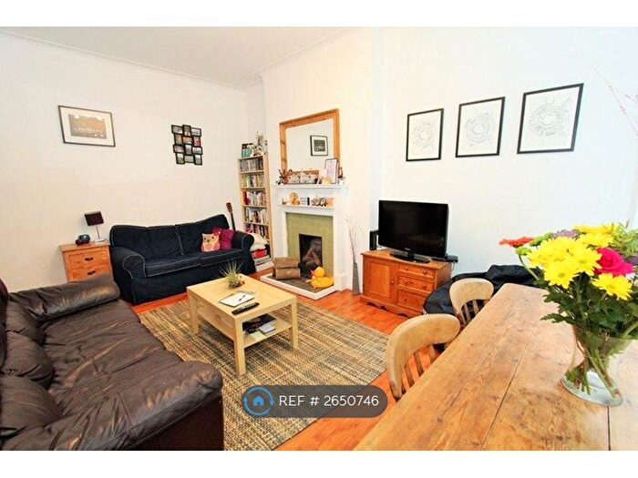3 Bedroom Flat To Rent In Trouville Road, London, SW4