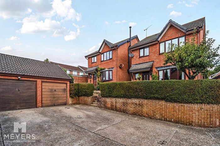 4 Bedroom Detached House For Sale In Jubilee Close, Wimborne, BH21
