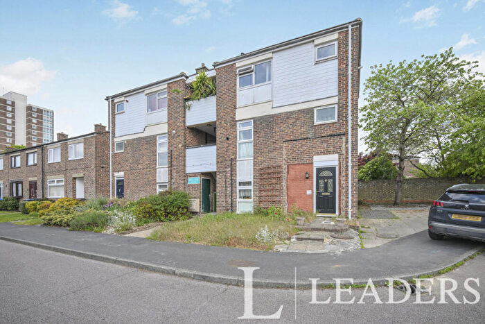 2 Bedroom Flat To Rent In Willowfield, Harlow, Essex, CM18