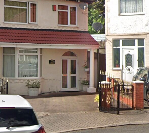 3 Bedroom Semi-Detached House To Rent In Murdock Grove, B21