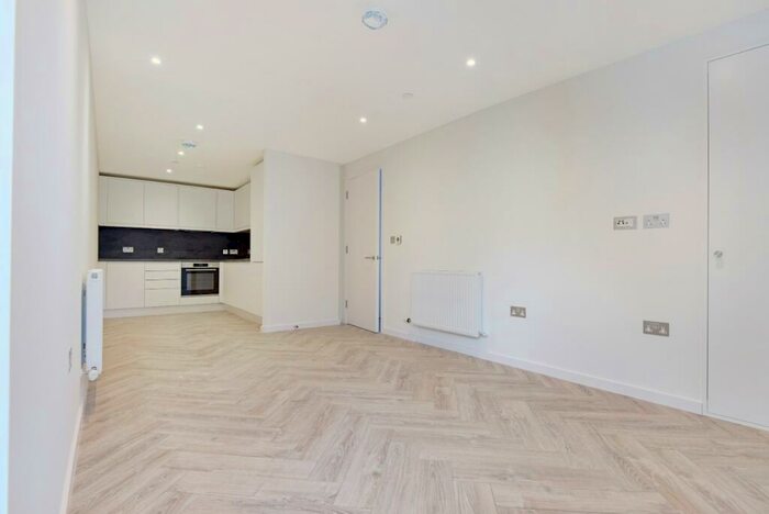 2 Bedroom Apartment To Rent In Avenue Heights, - Avenue Road, London, Greater London, N6