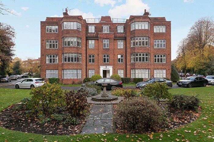 3 Bedroom Flat For Sale In Flat, Sutherland House, Highlands Heath, London, SW15