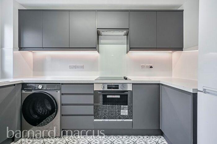 1 Bedroom Flat To Rent In Redford Close, Feltham, TW13