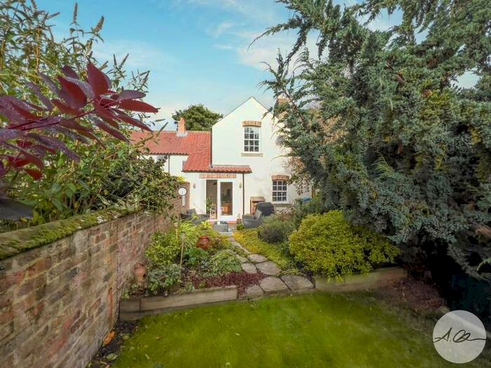 3 Bedroom Studio Flat For Sale In Green Lane Kirby Wiske, YO7