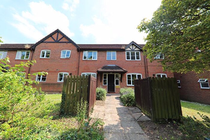 2 Bedroom Flat To Rent In St. Peters Close, Rickmansworth, WD3