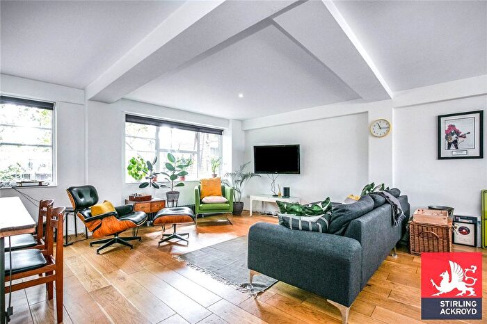 3 Bedroom Flat To Rent In Long Street, London, E2