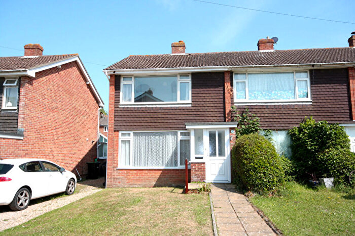 2 Bedroom End Of Terrace House For Sale In River Gardens, Milford On Sea, SO41