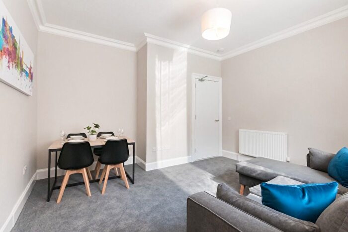 2 Bedroom Flat To Rent In Upper Grove Place, Fountainbridge, Edinburgh, EH3