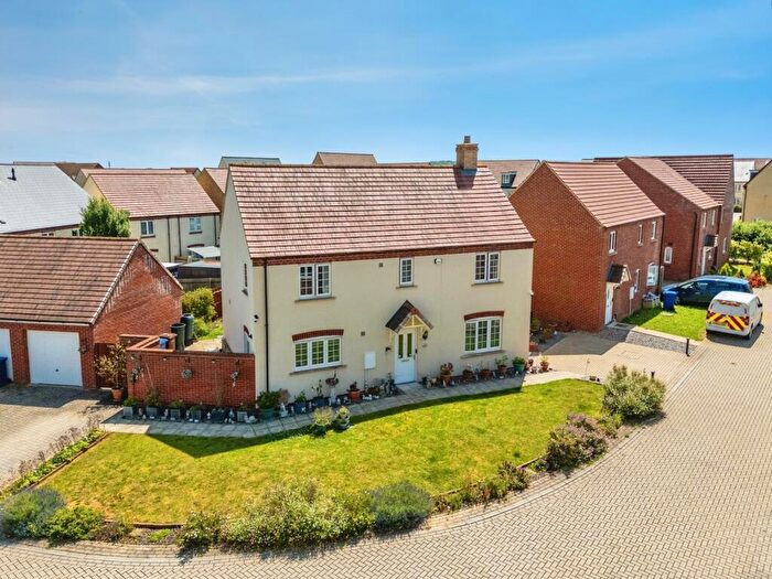 4 Bedroom House For Sale In Redcar Road, Bicester, OX26