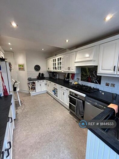 3 Bedroom Bungalow To Rent In Lonsdale Road, Southend-On-Sea, SS2
