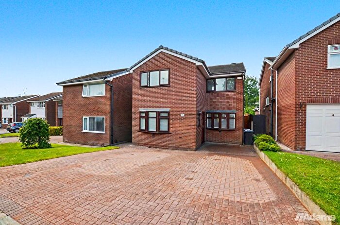 3 Bedroom Detached House For Sale In Embleton Grove, Beechwood, WA7
