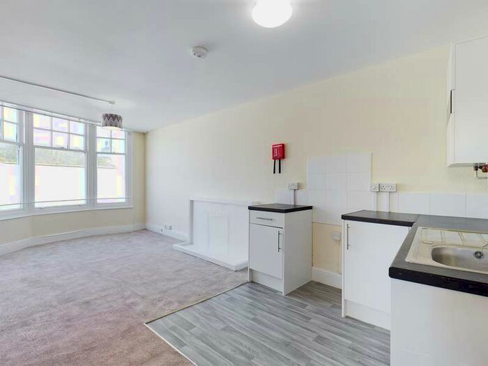 2 Bedroom Apartment To Rent In Palace Avenue, Paignton, TQ3