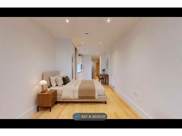 Studio To Rent In London, London, SW20