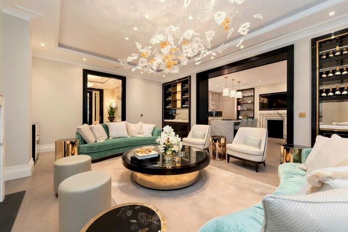 3 Bedroom Flat To Rent In Charles Street, London, W1J