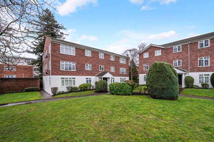 1 Bedroom Apartment For Sale In Hillcrest, Weybridge, KT13