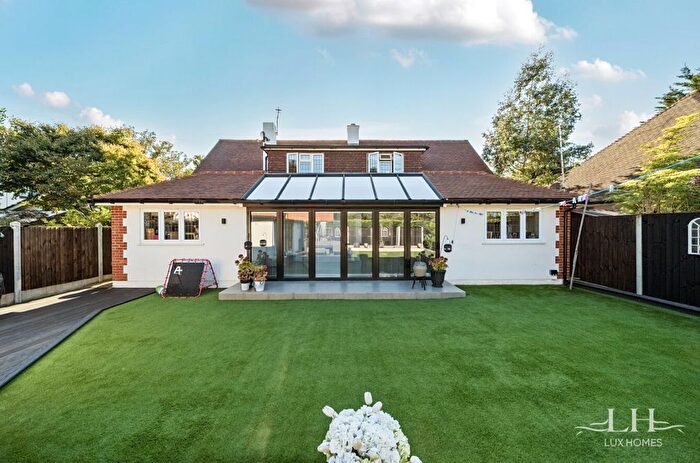 4 Bedroom Bungalow For Sale In Gidea Avenue, Romford, RM2