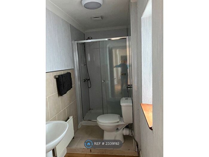 2 Bedroom Flat To Rent In Newall Terrace, Dumfries, DG1