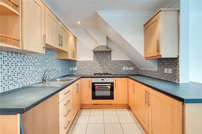 2 Bedroom Maisonette To Rent In Tolworth Park Road, Surbiton, KT6