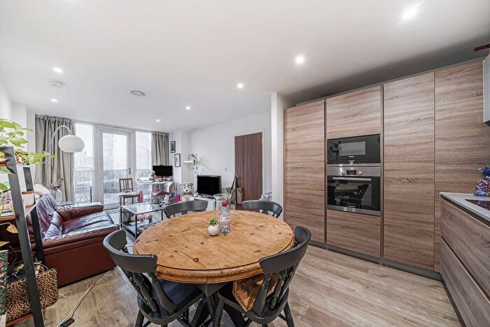 2 Bedroom Flat For Sale In Tooting High Street, Tooting, London, SW17