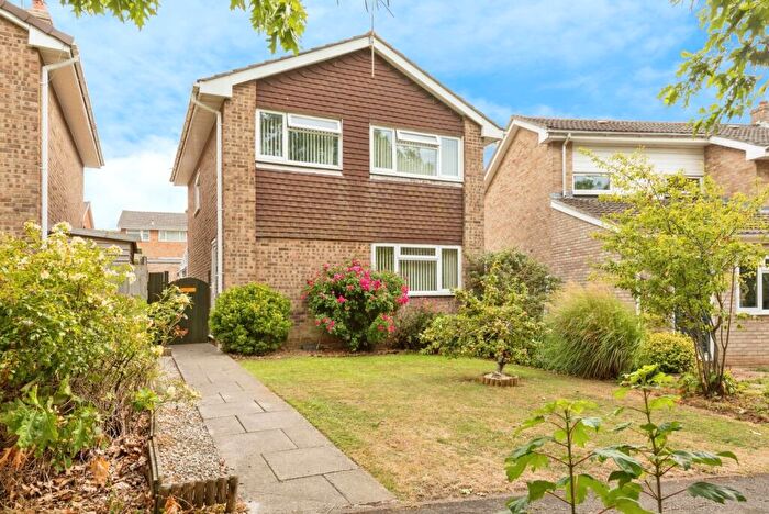 3 Bedroom Detached House For Sale In Kestrel Close, Chipping Sodbury, Bristol, Gloucestershire, BS37