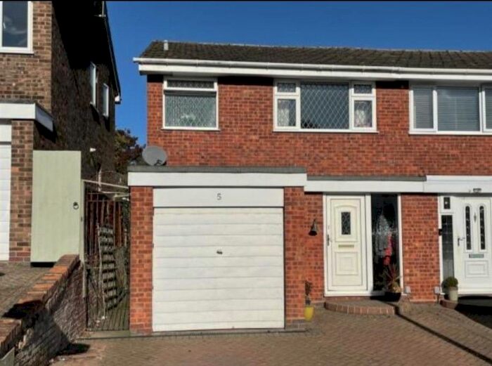 3 Bedroom Semi-Detached House To Rent In Wishaw Close, Solihull, B90